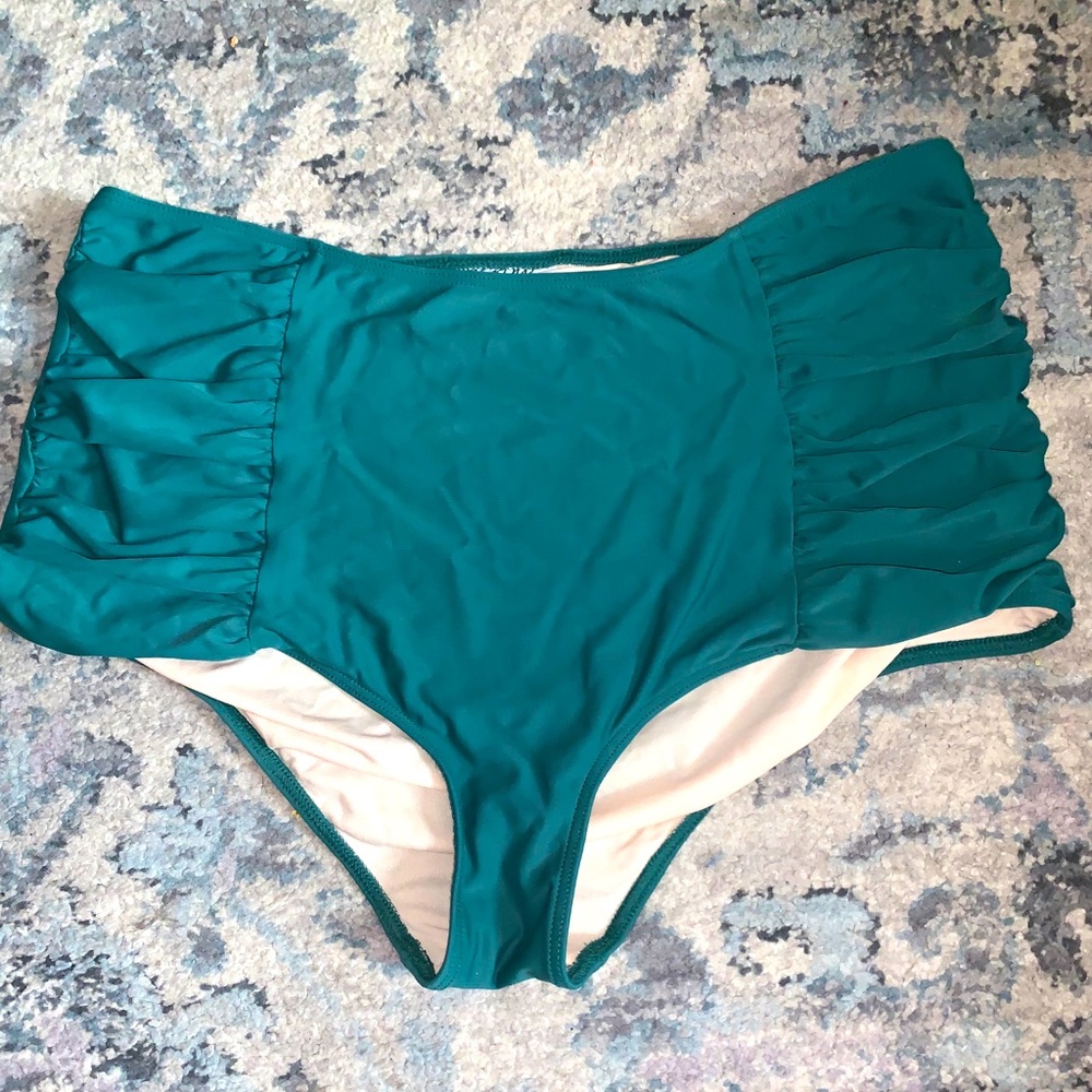 Large Emerald KJ Bottoms